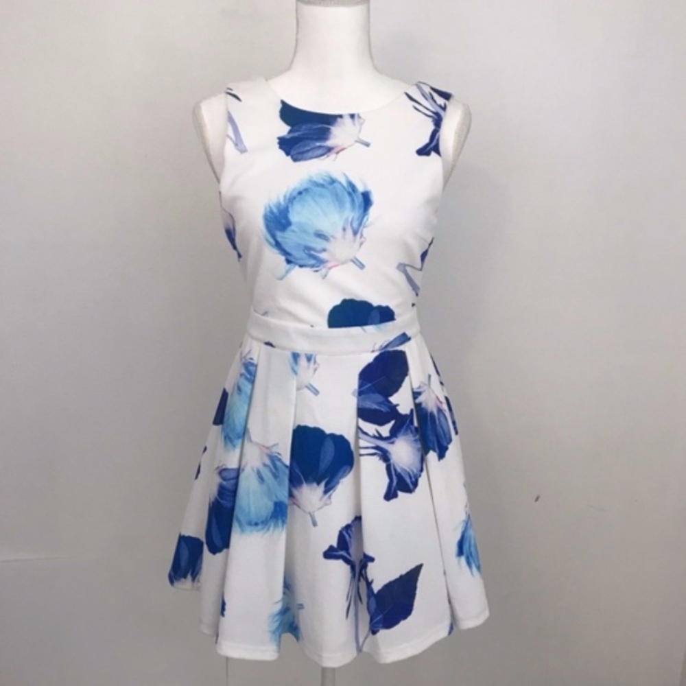 🔥Closing Sale🔥White Floral fit & Flare Dress